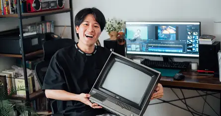 フィルムエストTV主宰 西井紘輝｜現代を映す昭和風動画が大ヒット。不思議な世界を創るエンターテイナー
