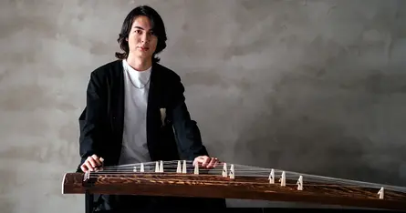 LEO|箏の可能性を切り拓く新鋭箏奏者。古典と革新の演奏で箏の伝統をつなぐ