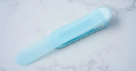 300円ほどで手に入る快適さ！ 片手で使えるクリップ型しおり「パタップ」｜菅未里の「創造する人に役立つ文房具」