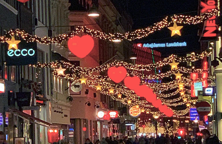12月 デンマークの首都コペンハーゲン中心部の歩行者天国ストロイエ (撮影:筆者)