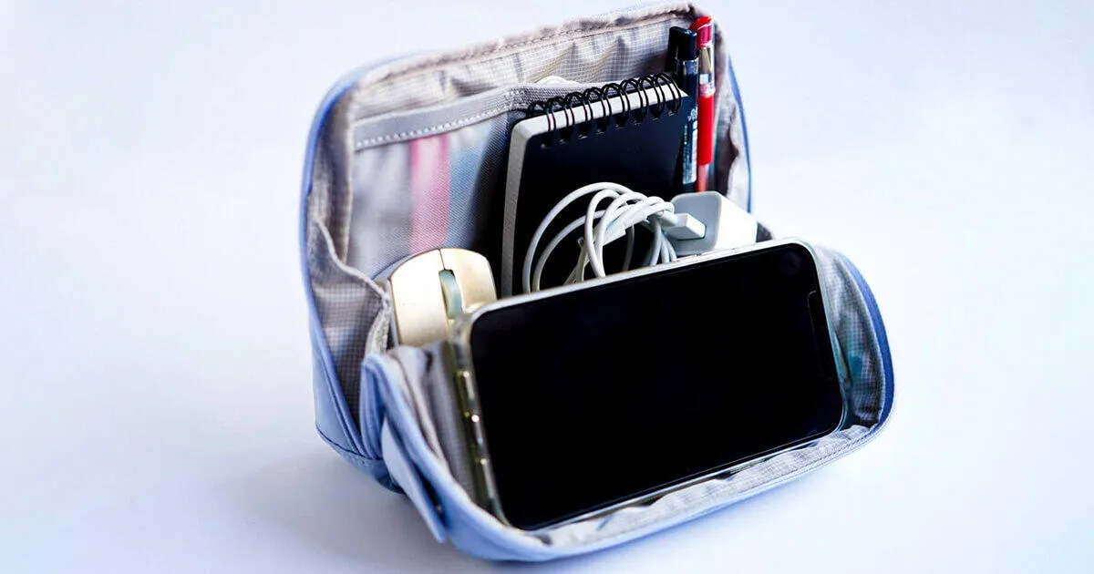 モバイルツールをスマートに持ち運ぶポーチ