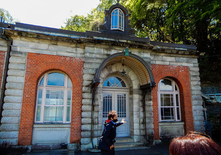 旧御所水道ポンプ室の設計者は、東京の旧東宮御所（迎賓館赤坂離宮）などを手掛けたことで知られる建築家・片山東熊