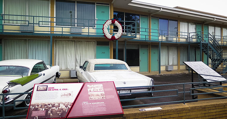 1960年代当時のモーテルそのままの外観を生かした博物館となっている「ロレイン・モーテル」