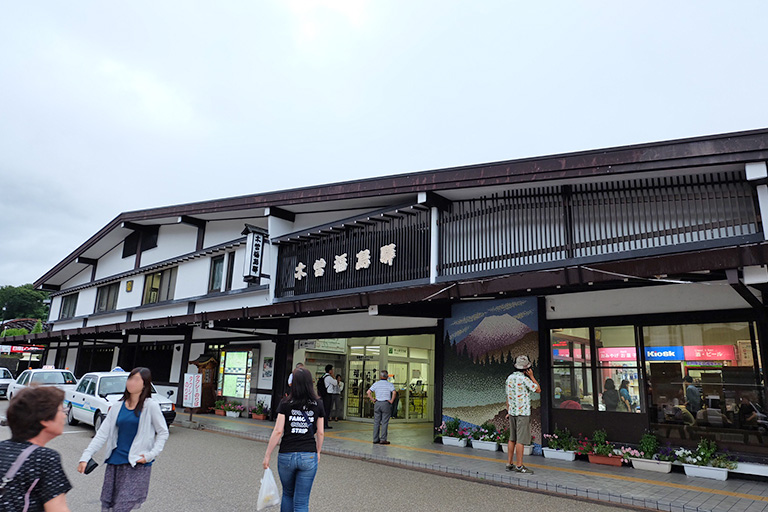 宿場町の風情を感じる最寄りの「木曽福島駅」