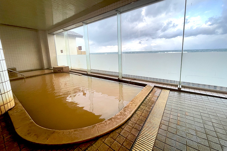 本館大浴場「黄金の湯」の全景