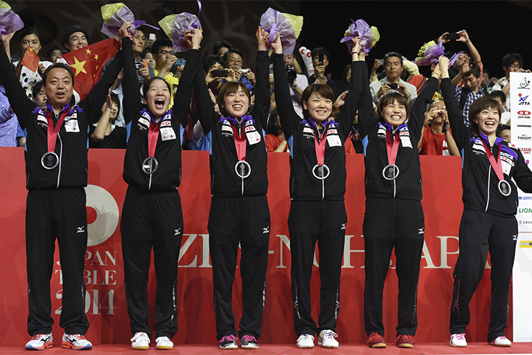 2014年世界卓球選手権団体戦では31年ぶりとなる銀メダルを獲得し表彰台に上がった（写真：平野敬久）