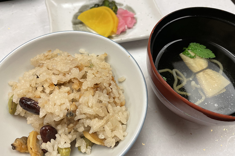 富山産コシヒカリの炊き込みご飯
