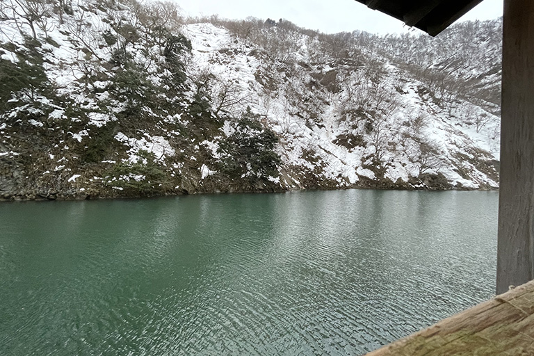 男性用テラス風呂から望む庄川峡の景色