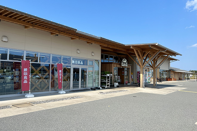 「道の駅 なみえ」には全国で初めて道の駅に無印良品が併設されている