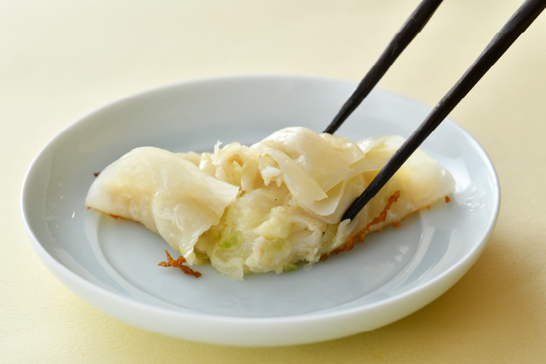 餅が伸び、チーズがとろけ出す、餅好きにはたまらない新感覚の餃子