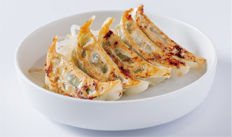 生サラダでもおいしく食べられる、苦みの少ないソフトケールGABAを使用した「ケール餃子」（写真提供：浜松弐輪舎餃子）